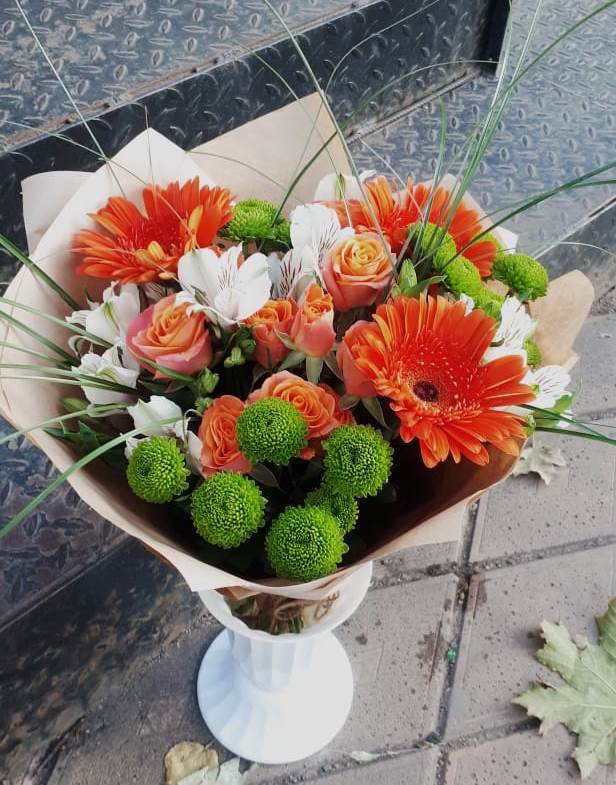 Букет цветов из: Герберы, Хризантемы, Альстромерии и Розы в Шире