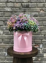 Цветочная композиция из Гипсофила и Розы в шляпной коробке в Шире