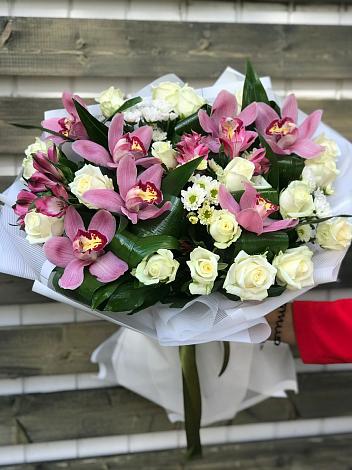 Букет цветов из: Розы и Хризантемы в Шире