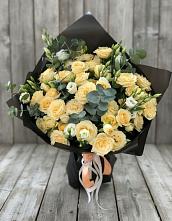 Букет цветов из:  Розы и Лизиантусы в Шире