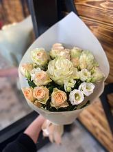 Букет цветов из:  Розы и Лизиантусы #REPLACE_PRED# Шире