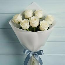 Букет 7 Белых роз Эдлесс Лав в Шире