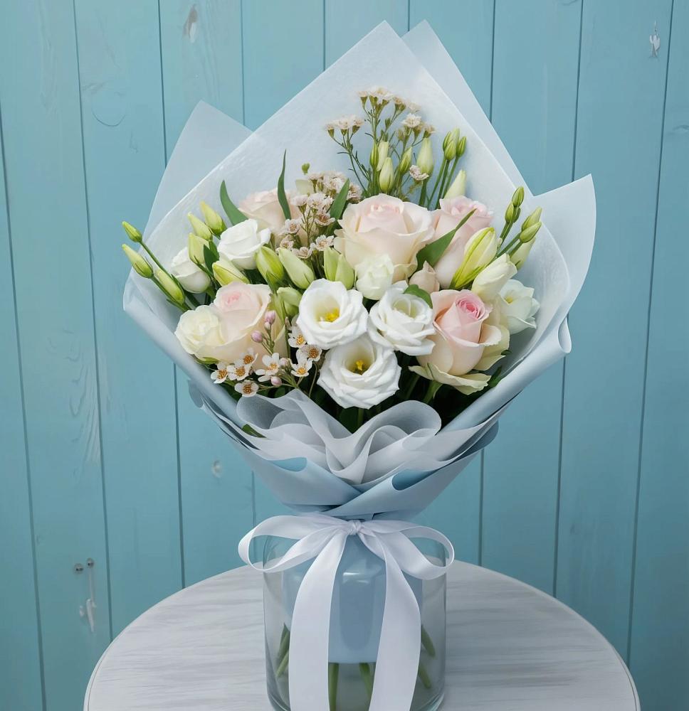 Букет цветов из: Розы и Лизиантусы в Шире