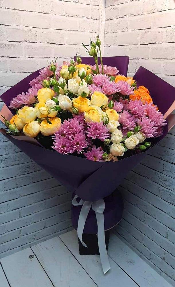 Букет цветов из: Хризантемы и Розы в Шире