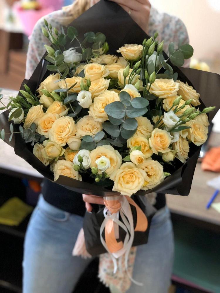 Букет цветов из: Розы и Лизиантусы в Шире