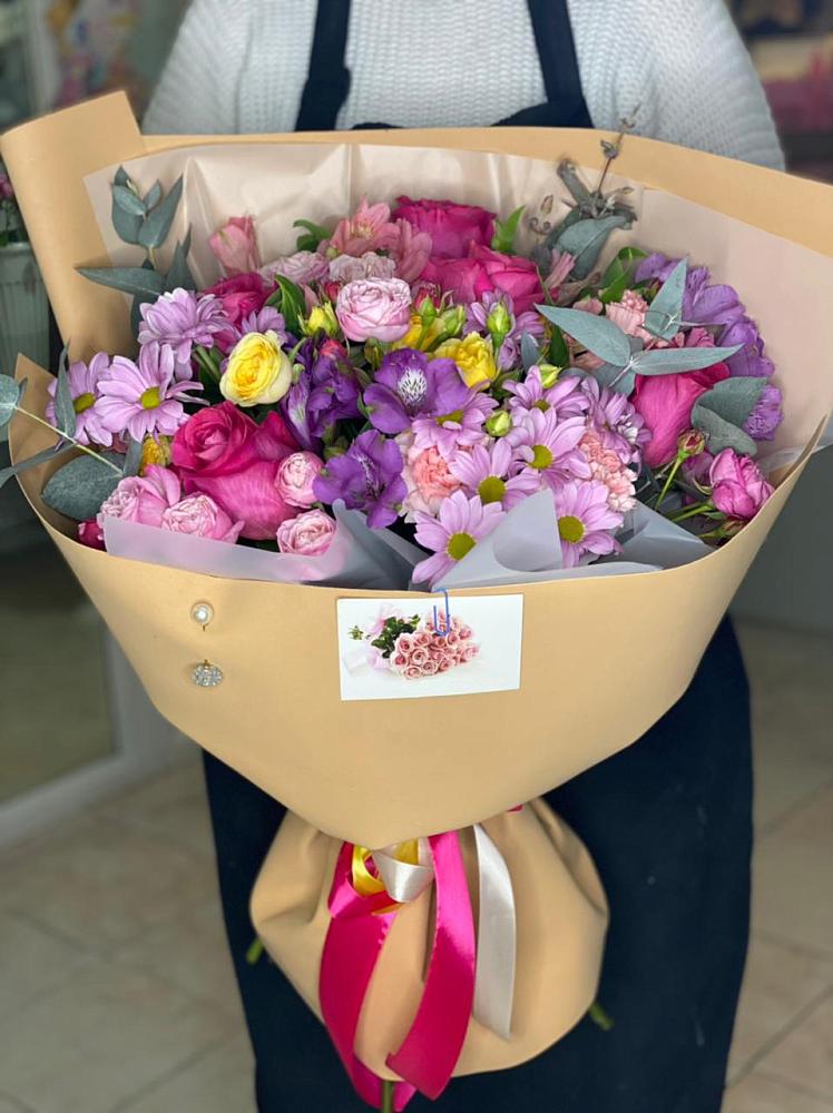 Букет цветов из: Хризантемы, Гвоздики и Альстромерии в Шире