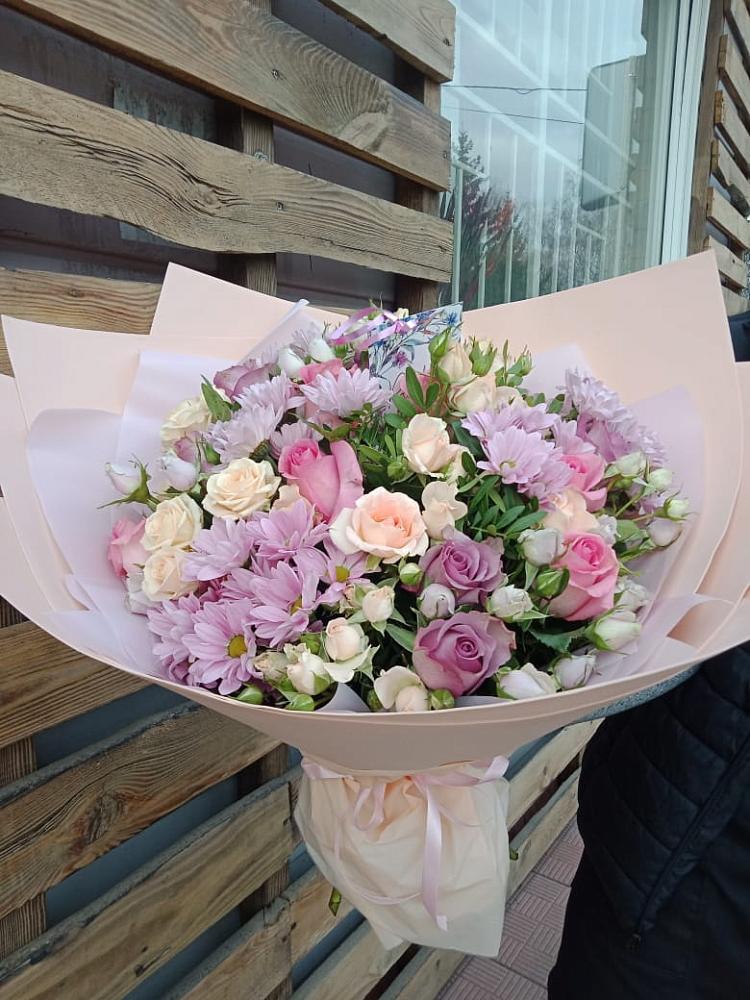 Букет цветов из: Розы и Хризантемы в Шире