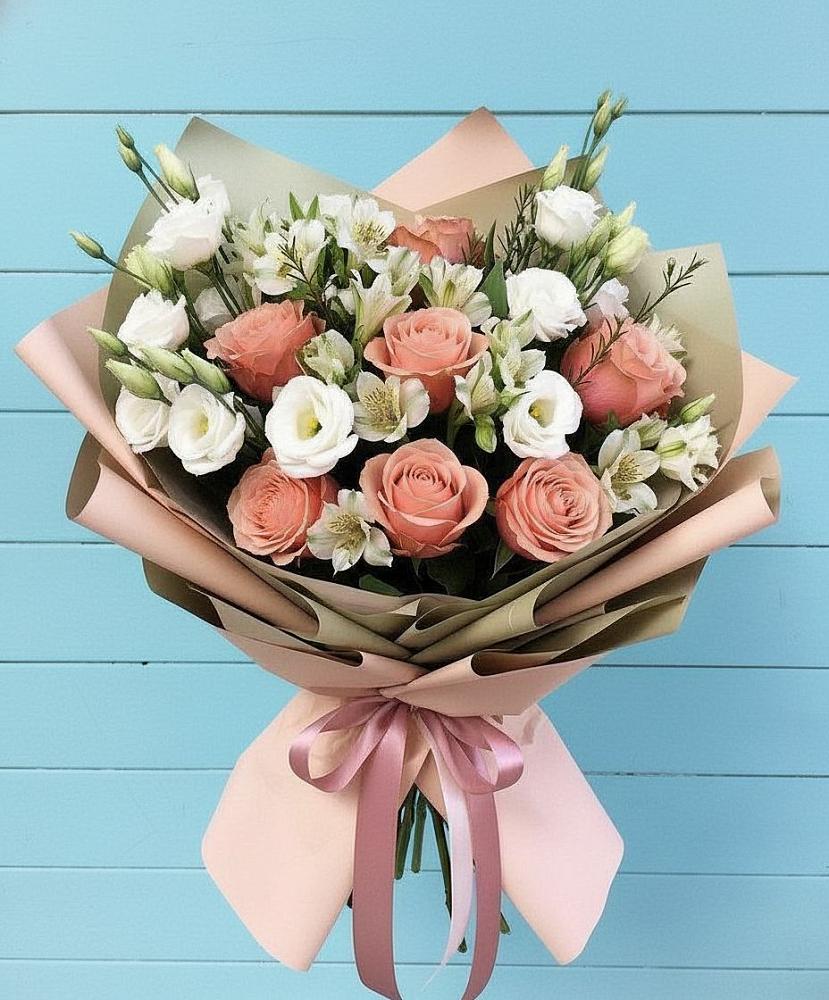 Букет цветов из: Розы, Альстромерии и Лизиантусы в Шире