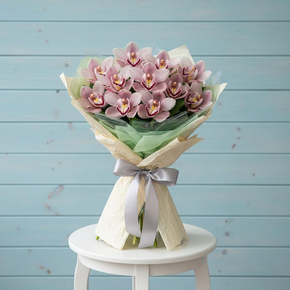 Букет цветов из: Орхидеи и Розы в Шире