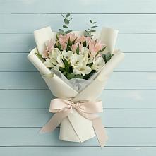 Букет цветов из:  Альстромерии в Шире
