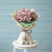 Букет цветов из:  Орхидеи и Розы #REPLACE_PRED# Шире