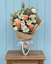 Букет цветов из:  Альстромерии, Лизиантусы, Розы и Хризантемы #REPLACE_PRED# Шире