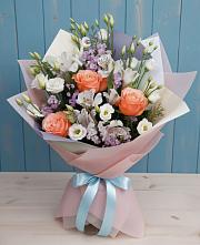 Букет цветов из:  Лизиантусы, Розы, Альстромерии и Гипсофила в Шире