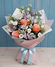 Букет цветов из:  Лизиантусы, Розы, Альстромерии и Гипсофила в Шире