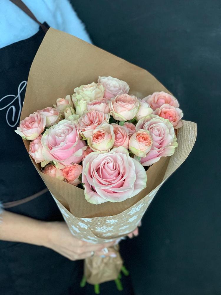 Букет цветов из: Хризантемы и Розы в Шире