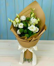 Букет цветов из:  Хризантемы и Лизиантусы #REPLACE_PRED# Шире