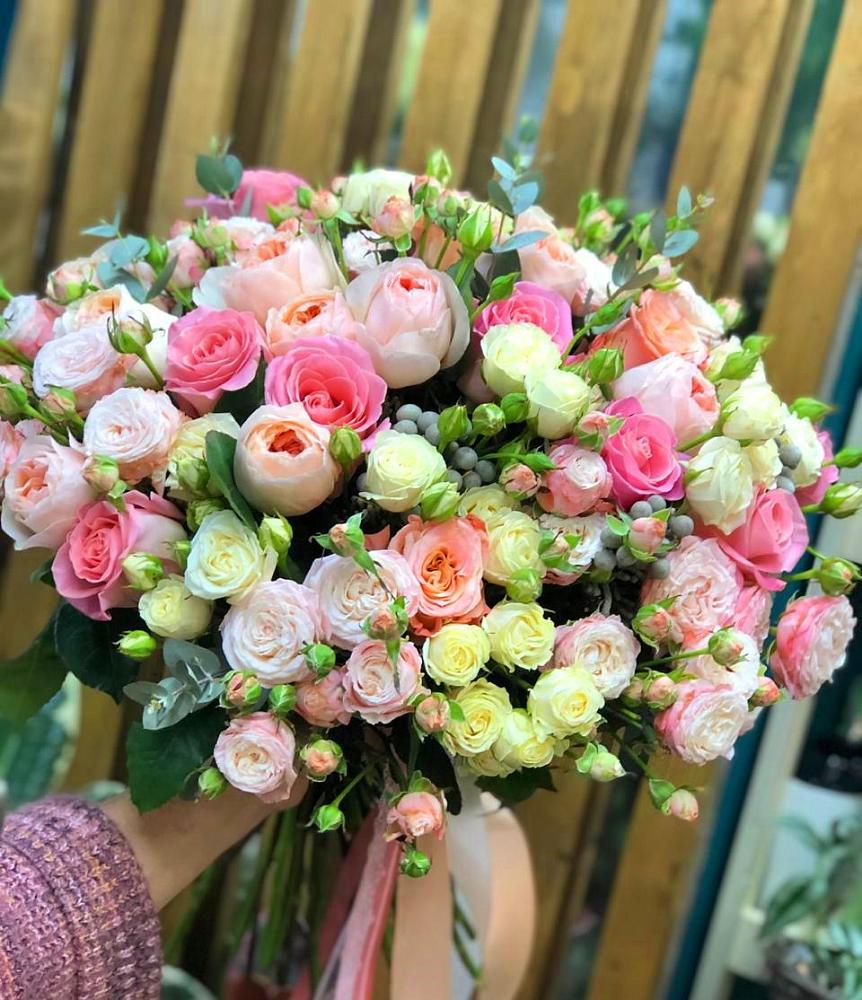 Букет цветов из: Розы в Шире