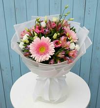 Букет цветов из:  Герберы, Альстромерии и Лизиантусы в Шире
