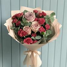 Букет цветов из:  Гвоздики и Розы в Шире