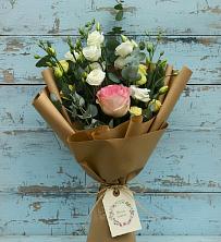 Букет цветов из:  Розы и Лизиантусы в Шире