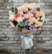 Букет цветов из:  Розы, Лизиантусы и Гвоздики #REPLACE_PRED# Шире