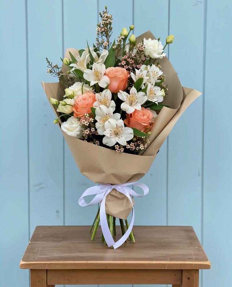 Букет цветов из: Альстромерии, Лизиантусы, Розы и Хризантемы в Шире