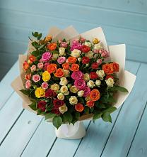 Букет Микс из разноцветных кустовых роз в Шире