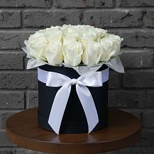 Цветочная композиция из Розы в шляпной коробке в Шире