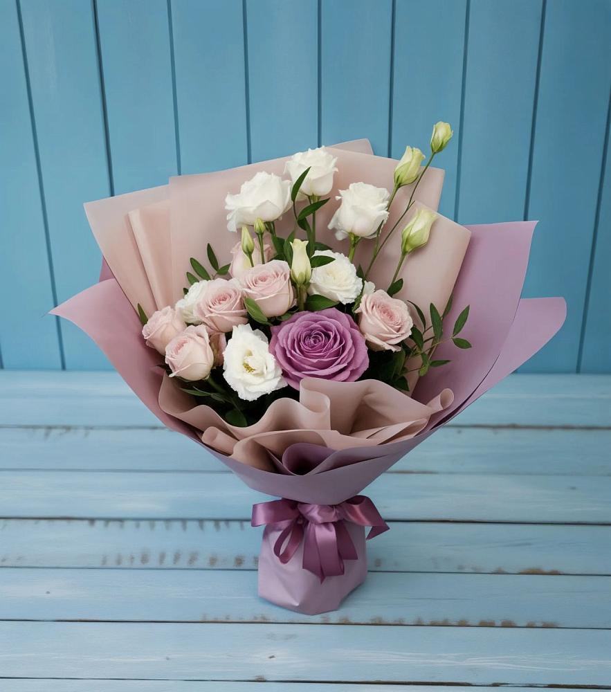 Букет цветов из: Розы и Лизиантусы в Шире