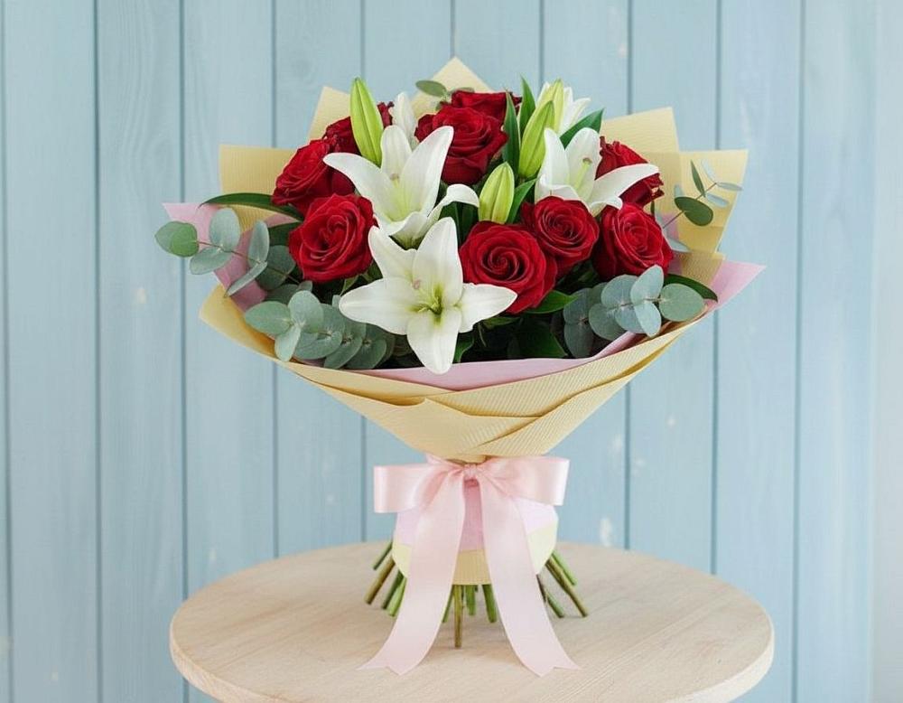 Букет цветов из: Лилии и Розы в Шире